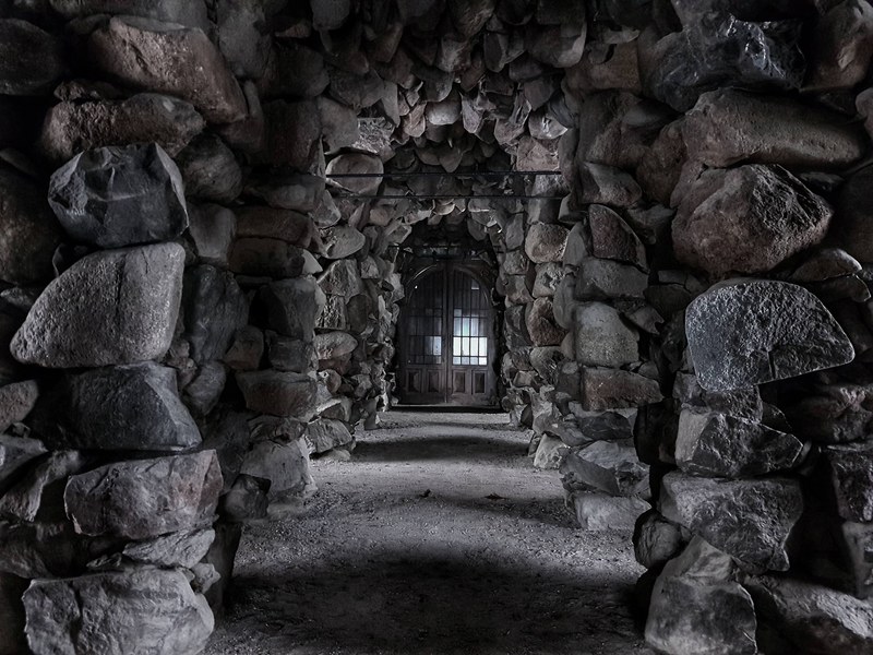 a walkway surrounded by stone pillars, _the castle 4k