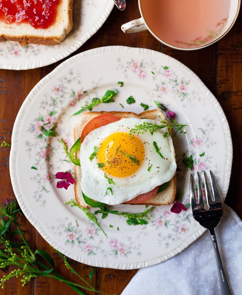 breakfast toast with fried egg tomato and herbs, fancy toast 4k