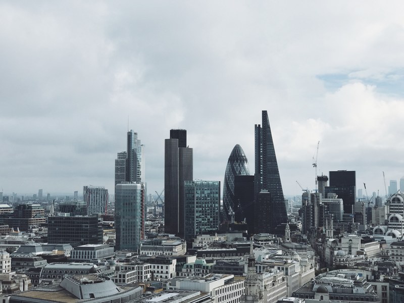 skyscrapers in the skyline of london on a cloudy day, cloudy london skyline 4k