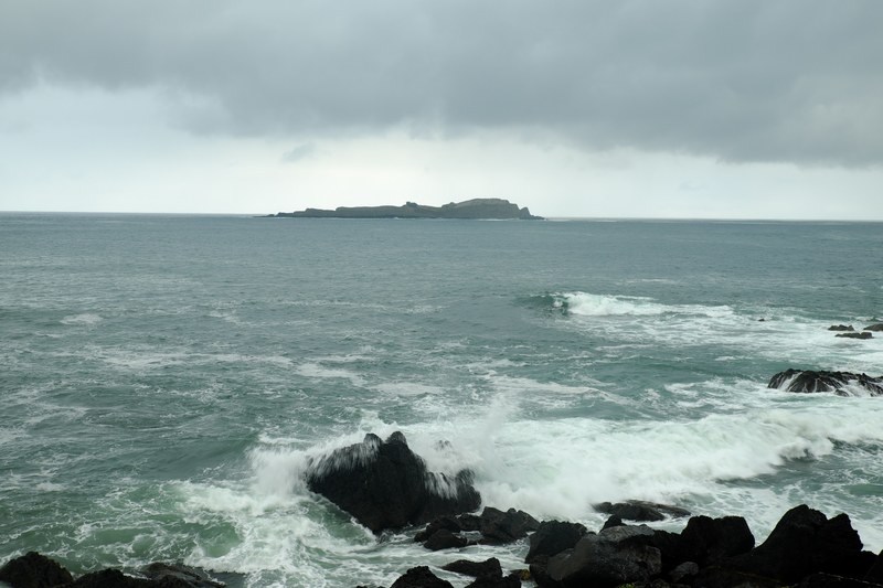 foam seashore sea and bad weather 4k