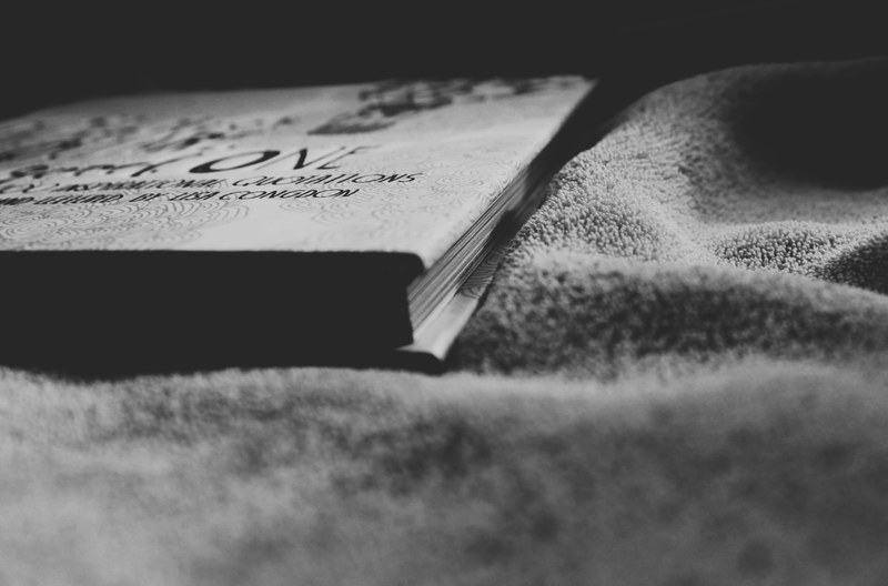 black and white blanket read and book 4k