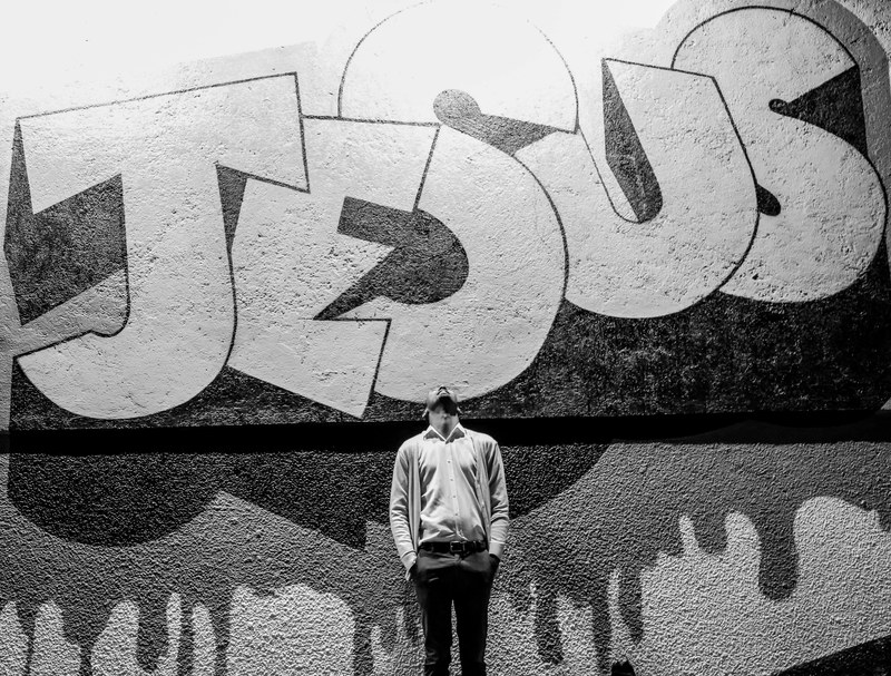 graffiti wall jesus and man 4k