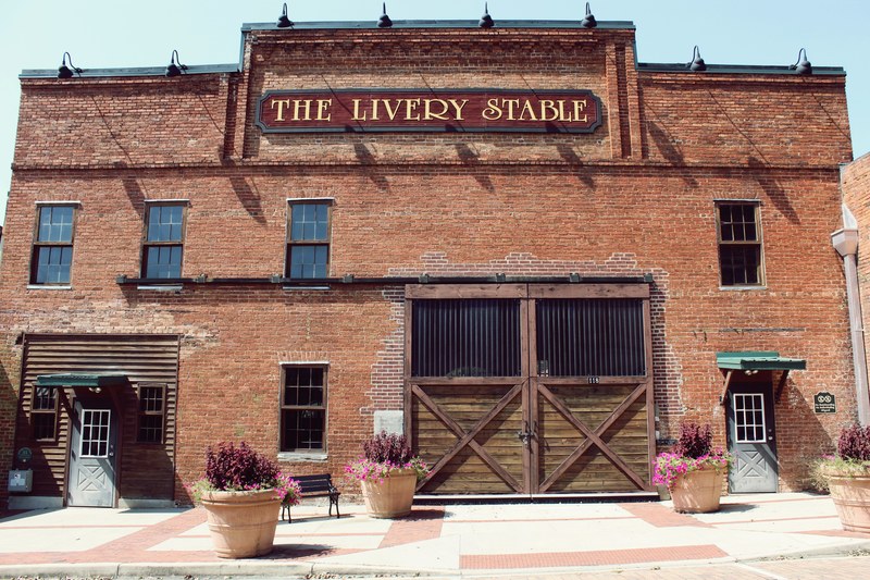 facade business stable and window 4k