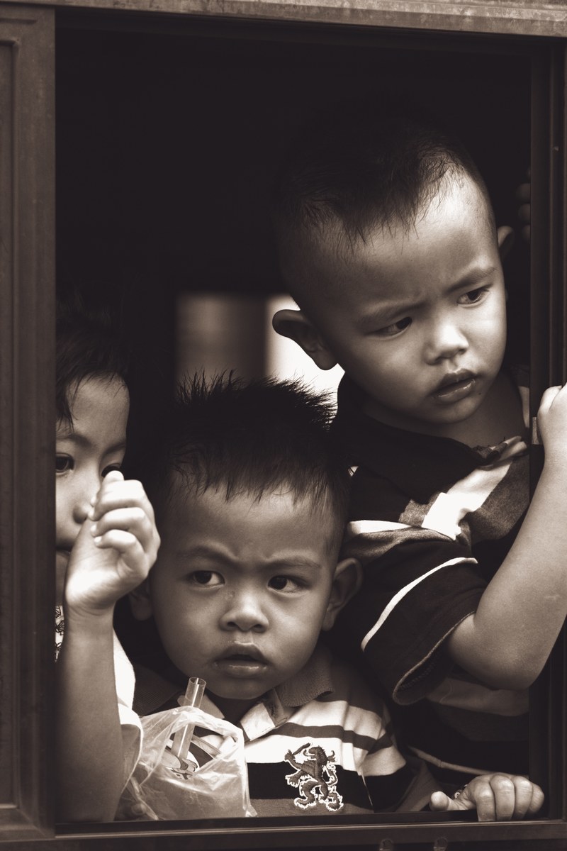3 kids and a window 4k