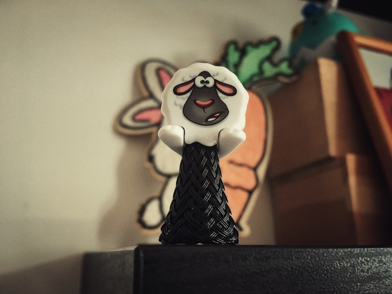 my sisters little toy on my bookshelf 4k