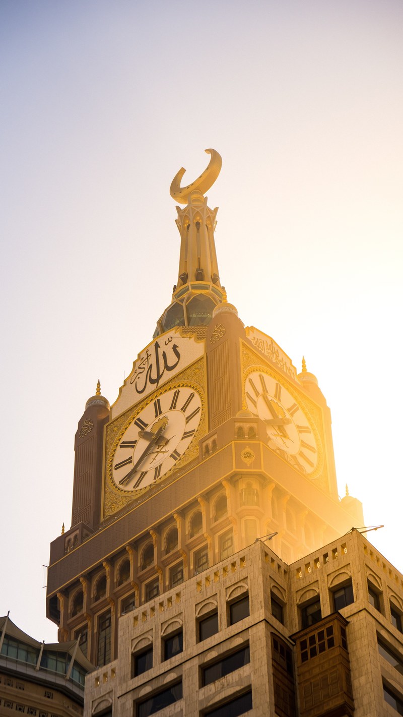 bright royal makkah clock tower 4k