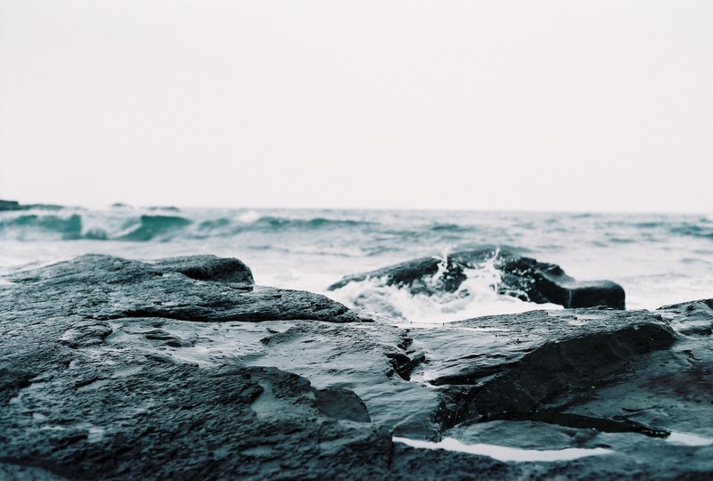 rock coast water and wave 4k