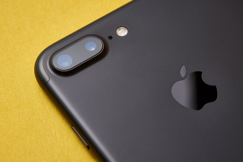 the edge of the back part of a black iphone, iphone 7 plus dual lense camera detail 4k