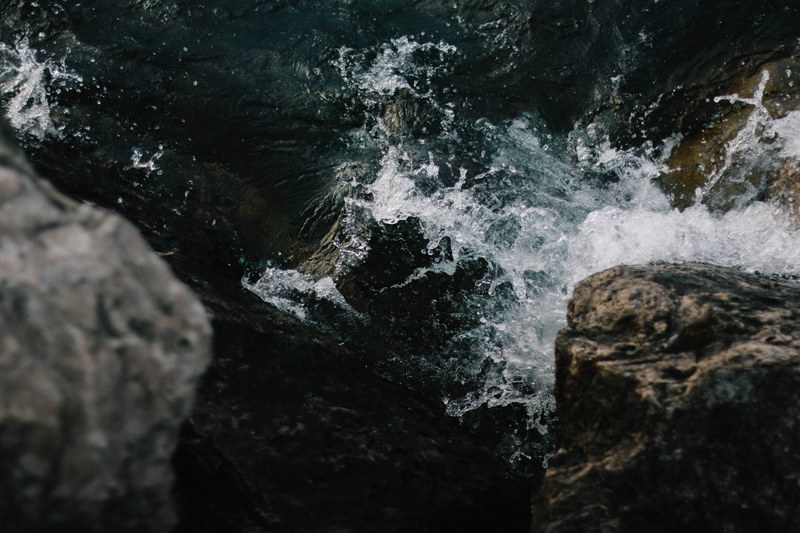 large sea waves splashing against rocks, waves verse rocks 4k