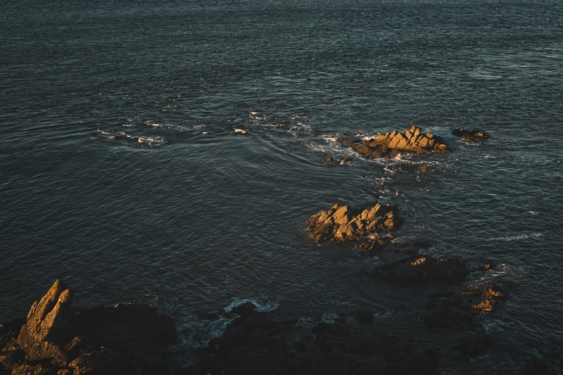rock sea water and ocean 4k