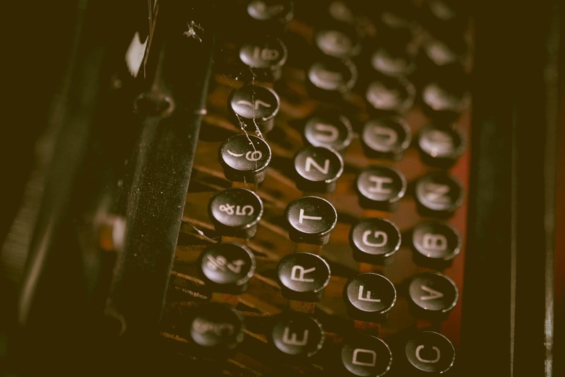 antique typewriter 4k