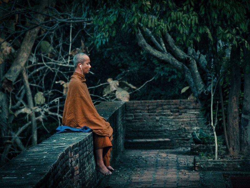 the monk with ipod 4k