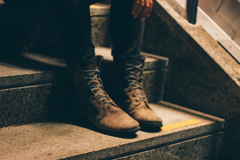 boot shoe stair and step 4k