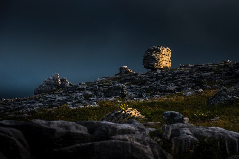 lonely boulder 4k