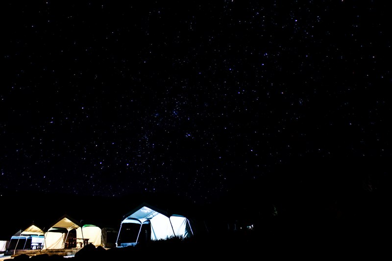 illuminated tents at night, night sky camping star and tent 4k