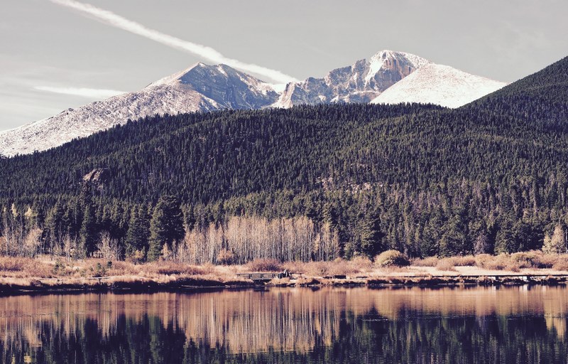 a long mountain ridge behind wooded hills near a lake in estes park, hills and mountains in estes park 4k
