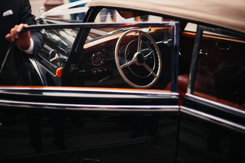 steering wheel classic car vintage and car door 4k