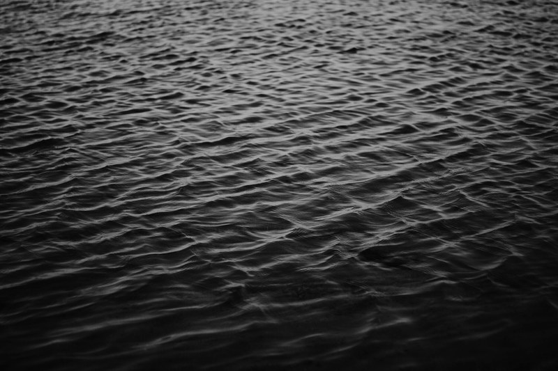 black and white shot of water ripples in ocean, monochrome ocean ripples 4k