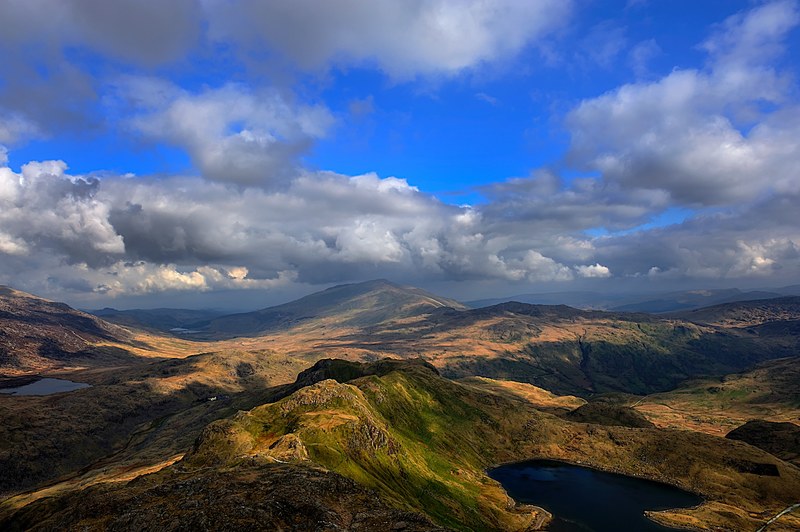 gray clouds gathering over a mountainous landscape in snowdonia national park, overcast sky over snowdonia 4k