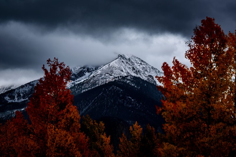 an impressive mountain peak enveloped in gray clouds in silverthorne, cloudy autumn afternoon in silverthorne mountains 4k