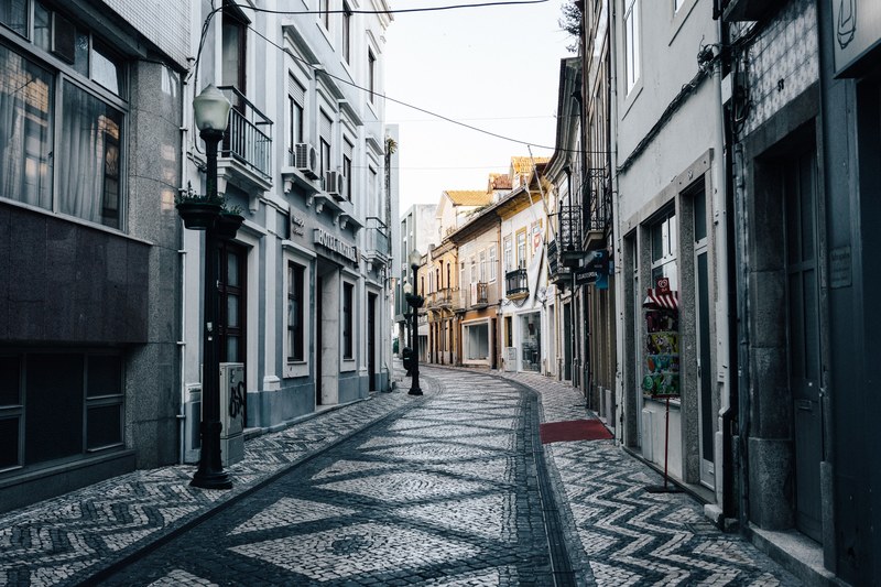 cobblestone street and european architecture form a narrow path, quaint city streets 4k