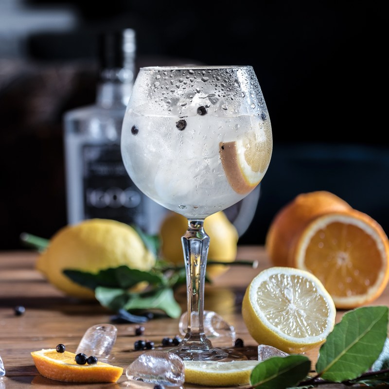 cocktail gin ice and glass 4k