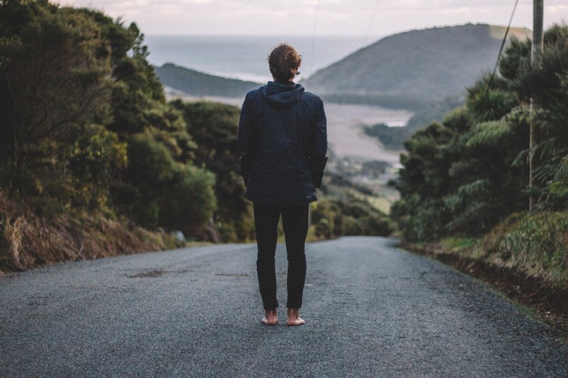 man barefoot tree and road 4k