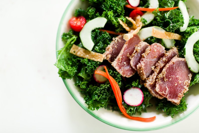 healthy food salad tuna and kale 4k