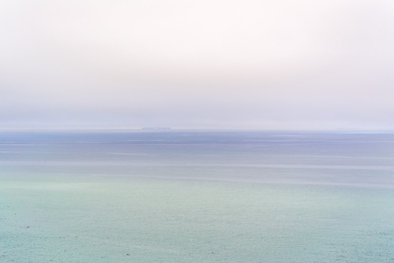 tranquil color gradient of the sea sky and horizon, tranquil horizons 4k
