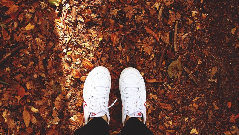 sneaker shoe nike and feet 4k