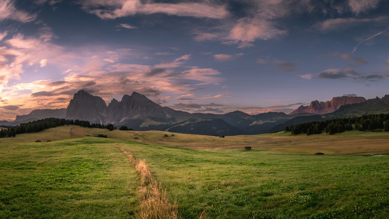 the tranquil green seiser alm meadow in the dolomites, peaceful seiser alm meadow 4k