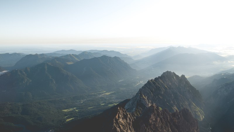 light summer grass and zugspitze 4k