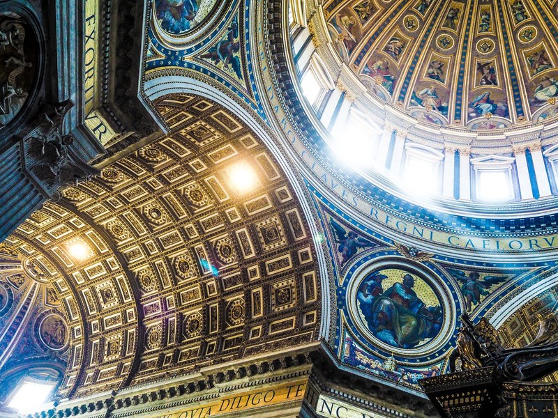 ornate ceiling architecture in church with religious artwork dome and light st peters basilica, catholic dome ceiling 4k