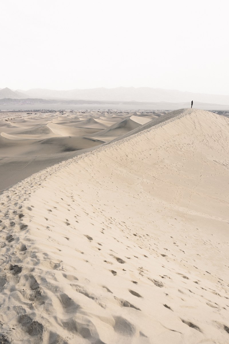 footprints on a desert sand ridge in mesquite flat sand dunes, death dunes 4k