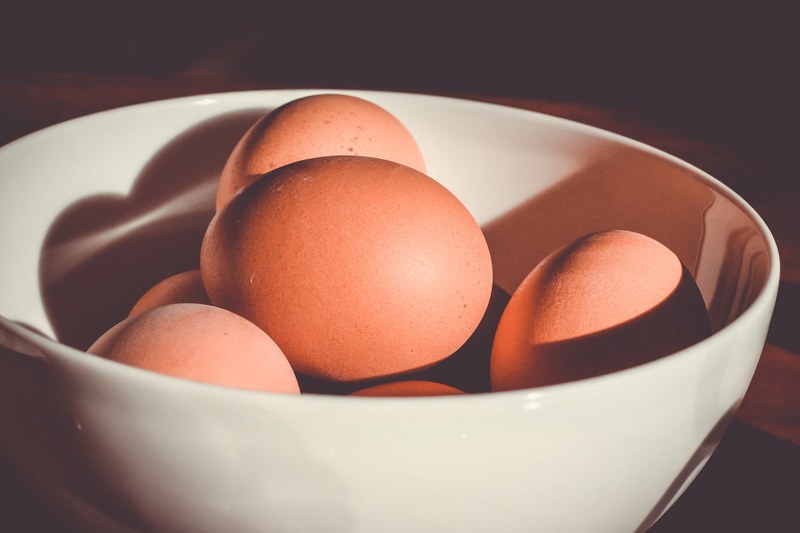 bowl of brown eggs for breakfast, fresh eggs 4k