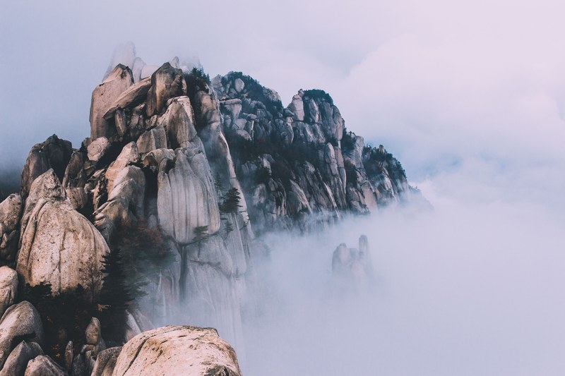 rock cloud fog and mist 4k