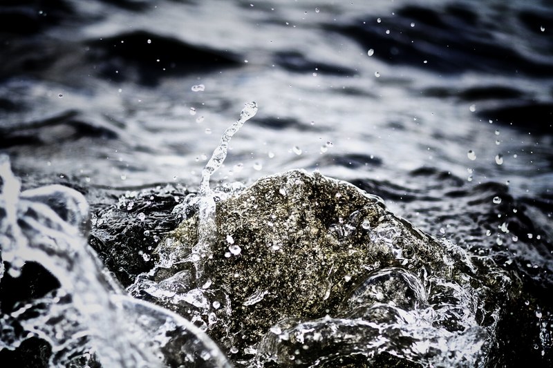 water splash rock and drop 4k