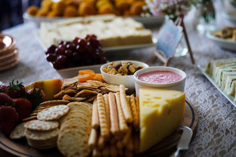 cheese crackers biscuits and grapes 4k
