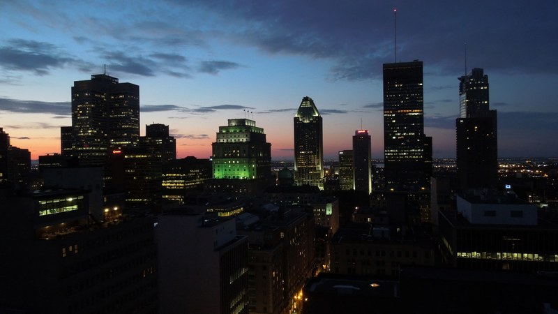 dimly lit downtown montreal on an evening, dimly lit city center 4k