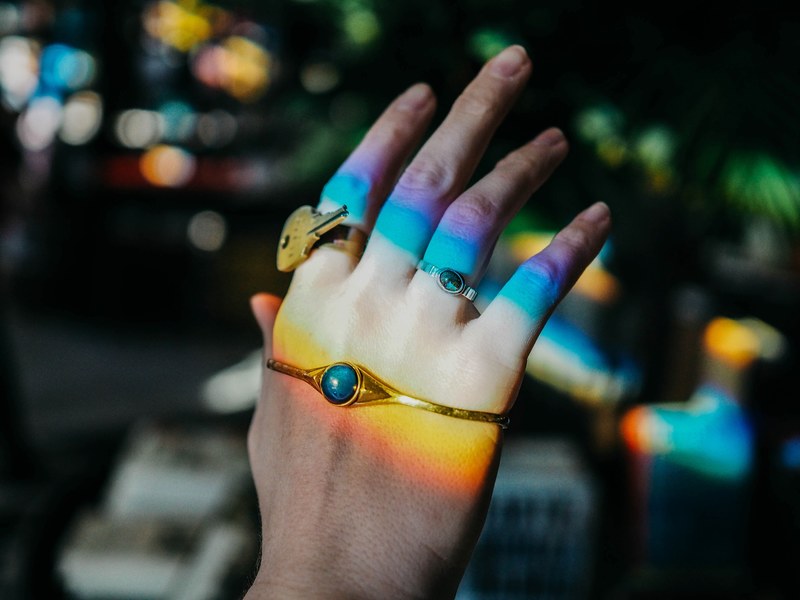 hand ring mood ring and rainbow 4k