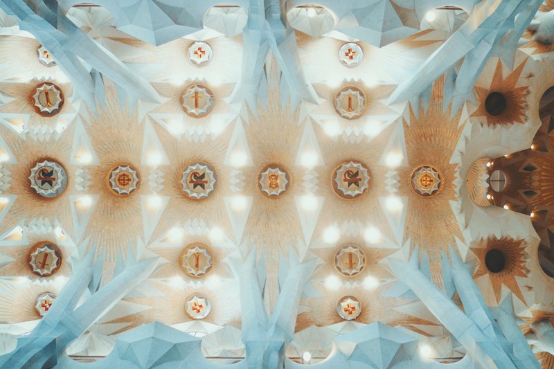 la sagrada familia ceiling view 4k