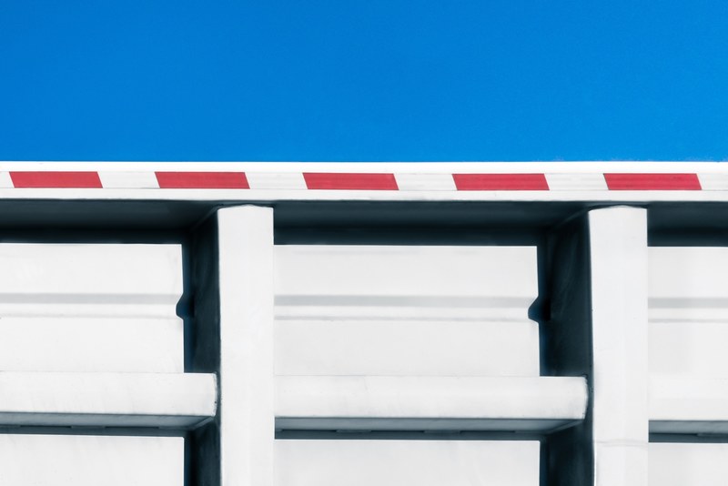 city shadow white and red 4k