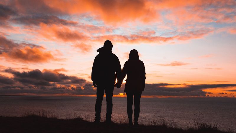 couple, silhouettes, sunset, sky, 4k