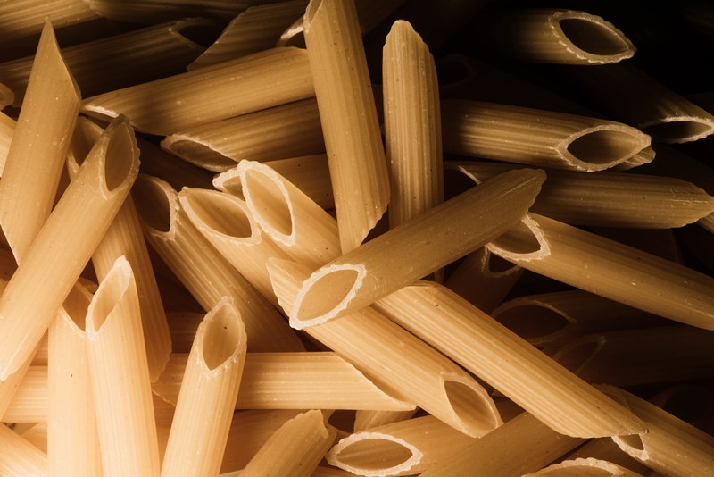 a pile of uncooked pasta noodles, _uncooked pasta noodles 4k