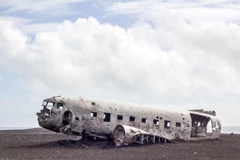 abandoned airplane wreckage in the desert of solheimasandur, plane wreck in solheimasandur 4k