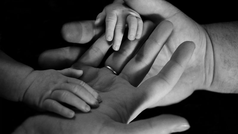 hands, child, family, bw, 4k