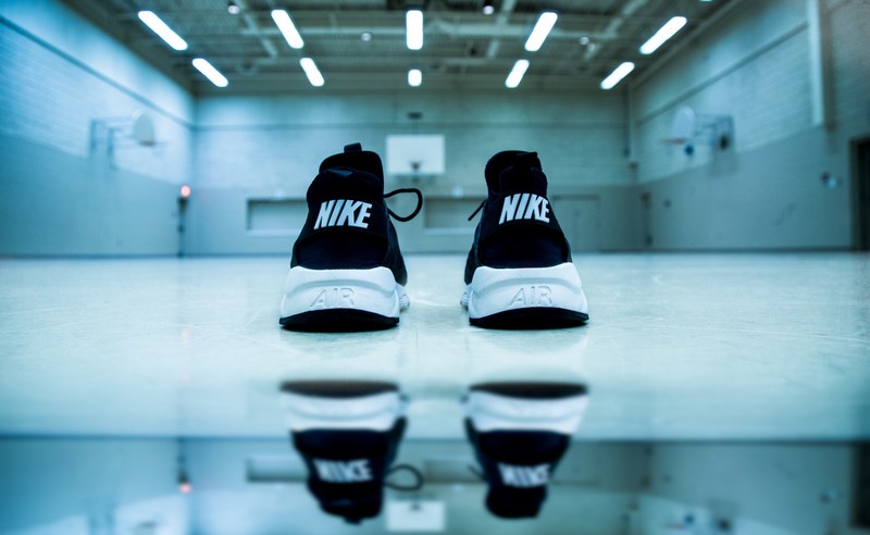 black nike sneakers are reflected in a reflective surface underneath fluorescent lights, nike ready to ball 4k