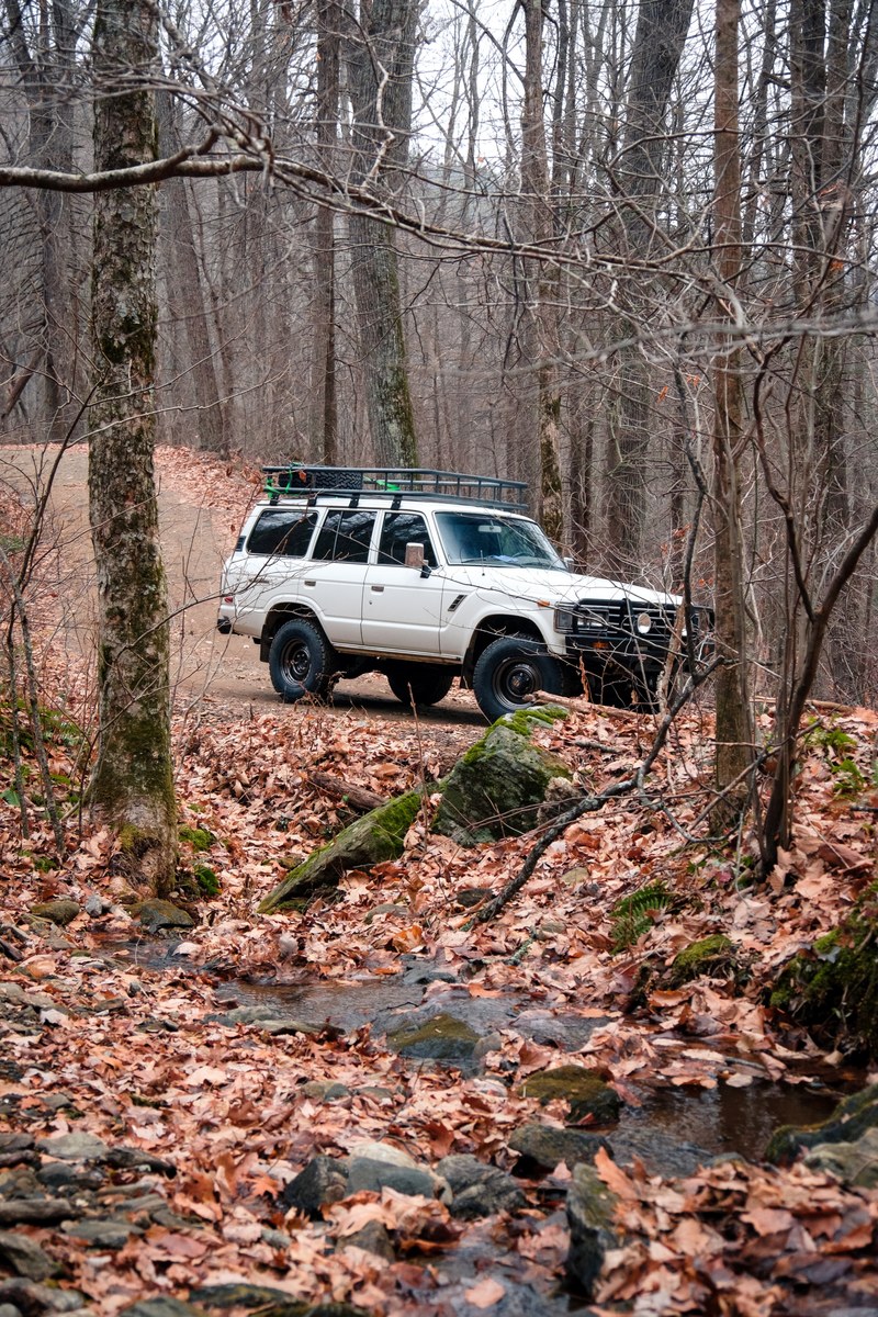 land cruiser in the mountains of north georgia 4k