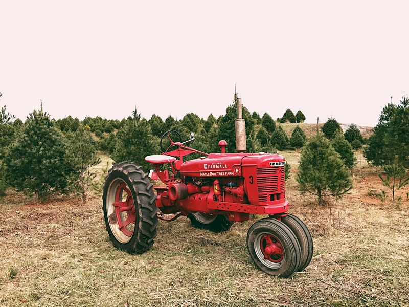 tractor and farm 4k