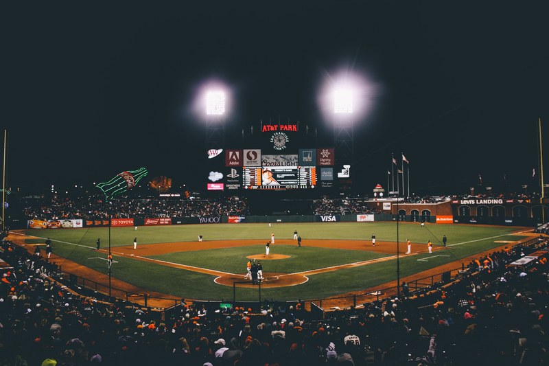 crowd watching a baseball game at night in atampt park in san francisco, crowd watching baseball 4k